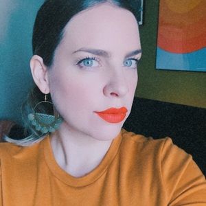 Meet your Posher, Chloe